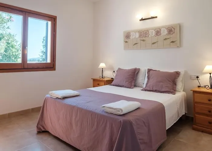 Can Pere March. Casa Familiar Con Piscina.